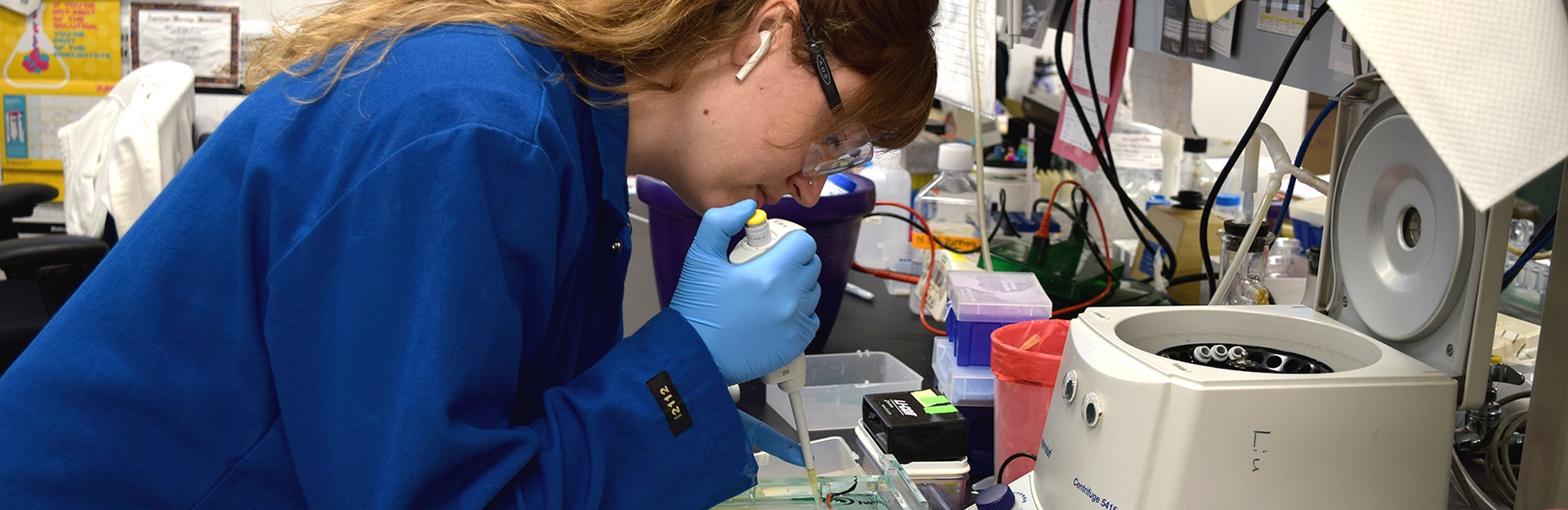 doing an experiment in the lab (c) UCR/CNAS