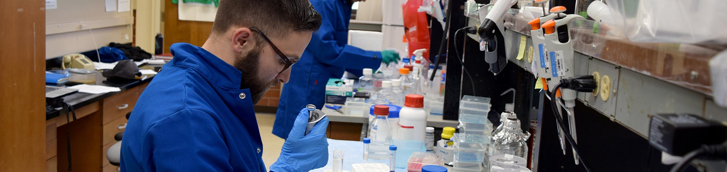 Jacopo and Burak in the lab