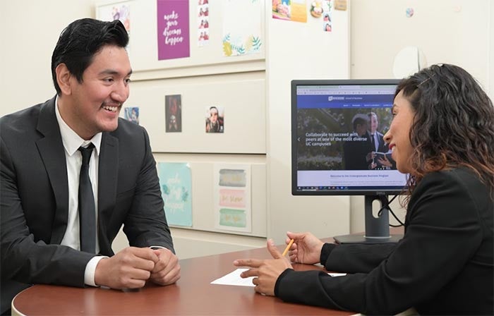UCR School of Business Undergraduate Student getting Advising