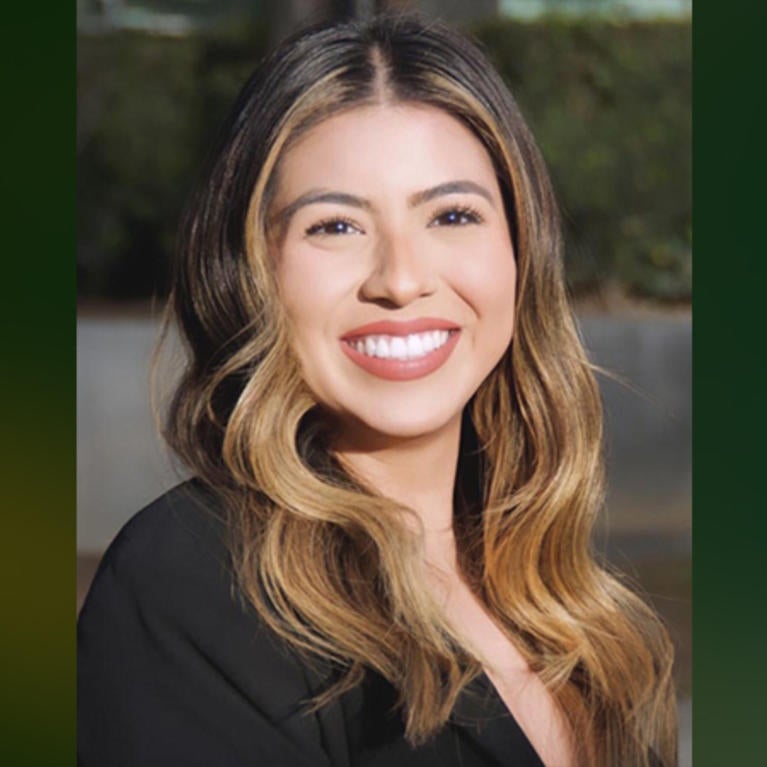 Stephanie Moya headshot