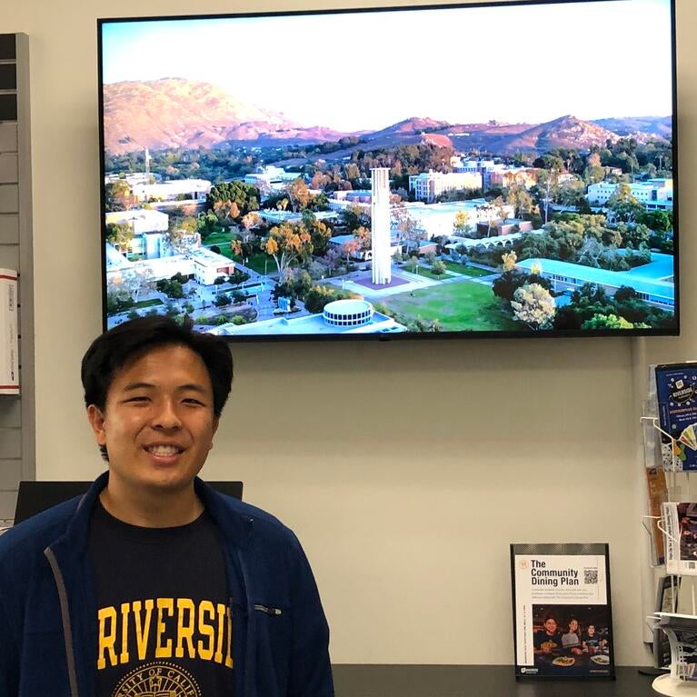 2024 R'Card Photo Contest Winner Aronne Chan with his winning picture