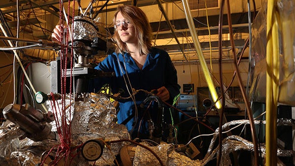 Chemistry graduate student (c) UCR / Stan Lim