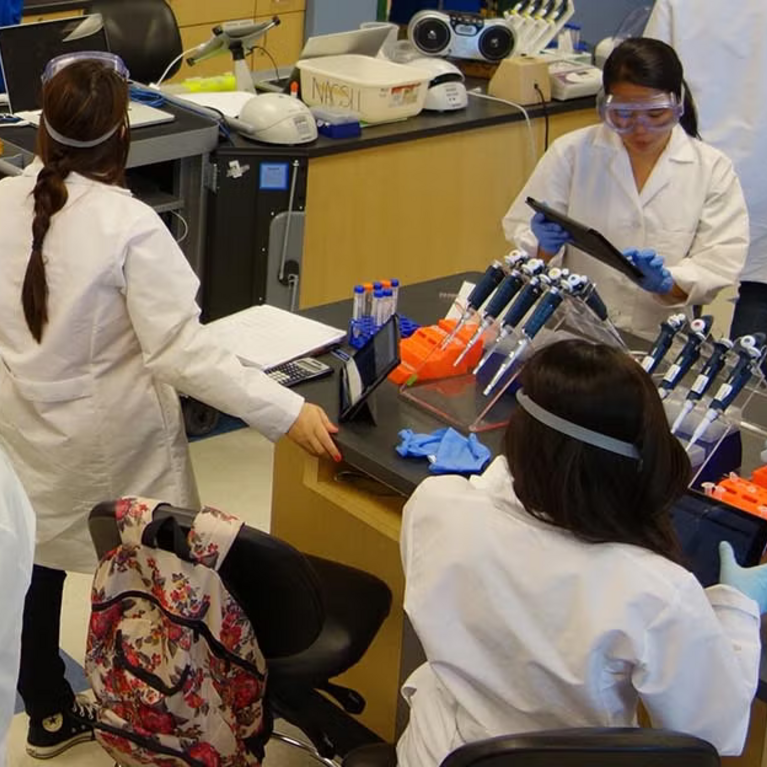 Dynamic Genome Project students conducting research