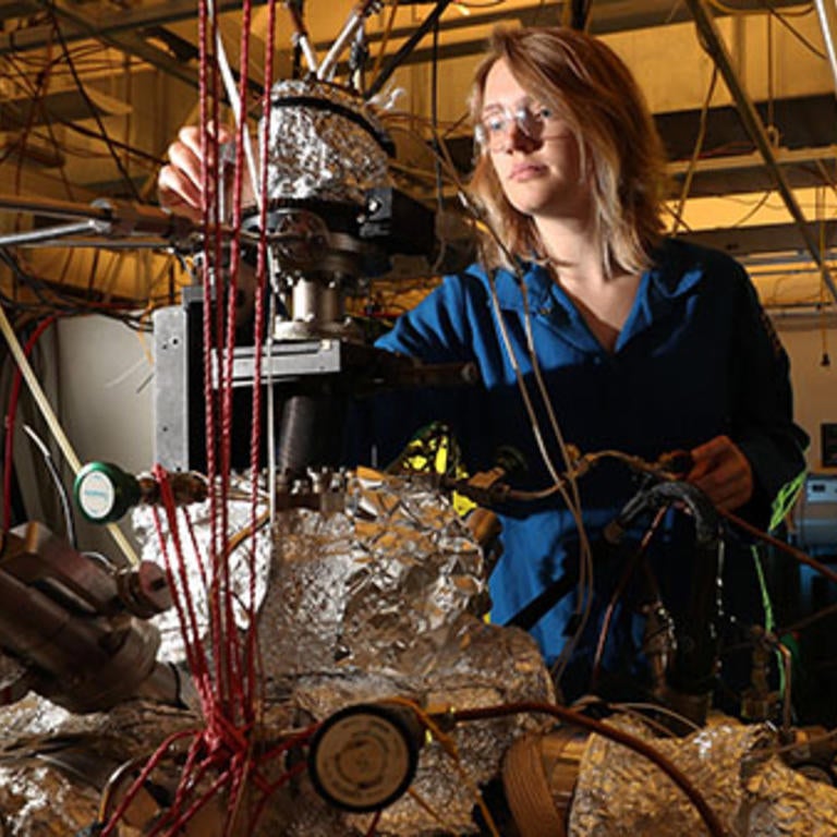 Chemistry graduate student (c) UCR / Stan Lim