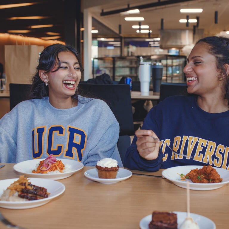 UCR_Glasgow_Students_eating