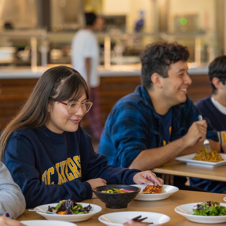UCR_Glasgow_Students_Eating 