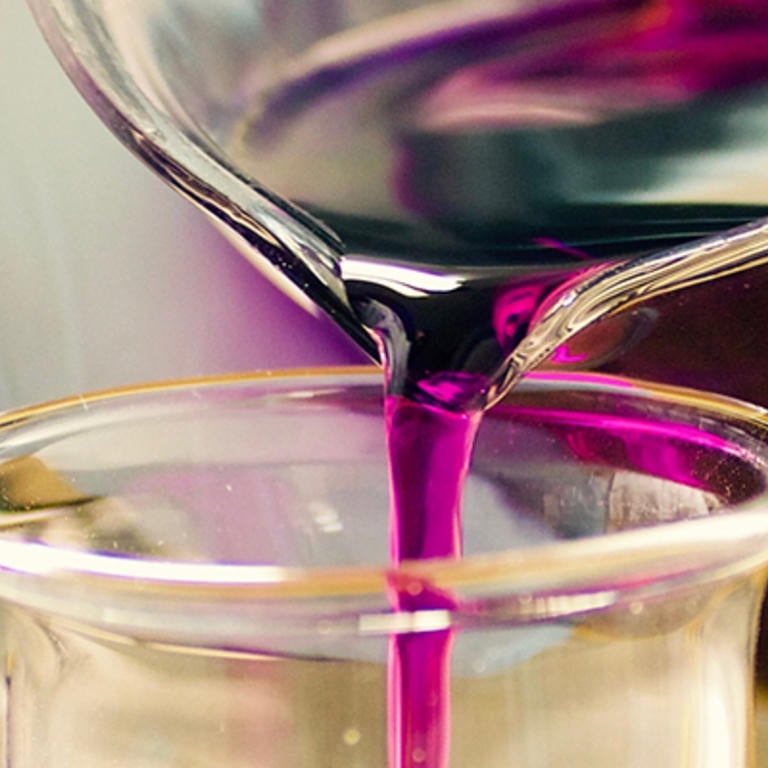 pouring liquid in a beaker (c) Louis Reed 747379 unsplash