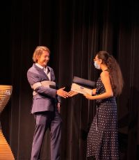 UCR University Extension alumni Ankita Ahluwalia accepting her certificate from Dean Kevin Vaughn