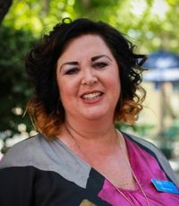 UCR University Extension instructor Karen Dodson