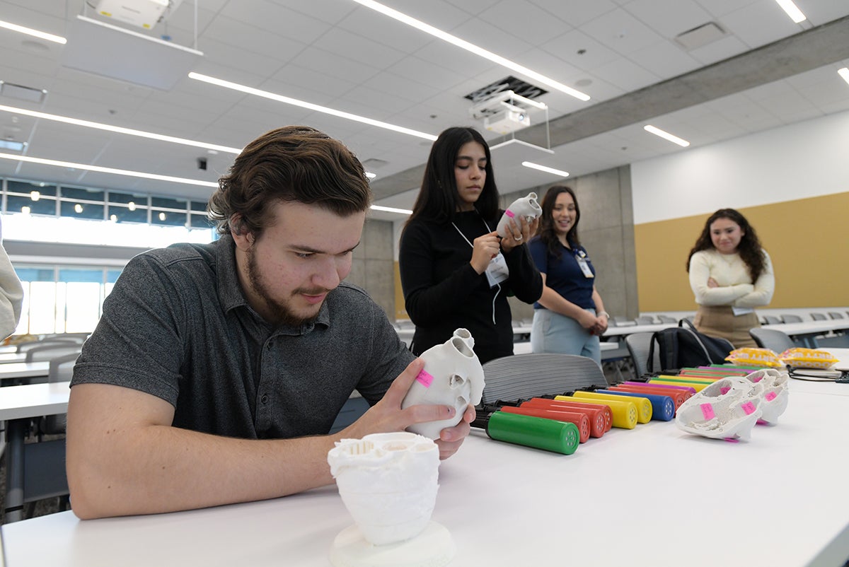 Students working in the FPL program