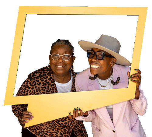 A couple of UCR Alumni holding the Bold Hearts frame. A couple of UCR Alumni holding the Bold Hearts frame.