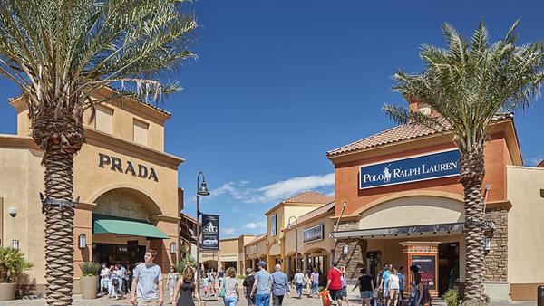 Desert Hills Premium Outlets