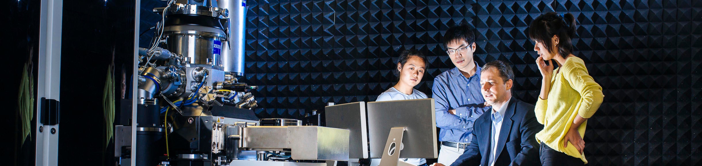 Physics Microscope, Students and Professors