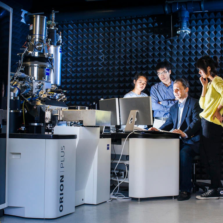 Physics Microscope, Students and Professors