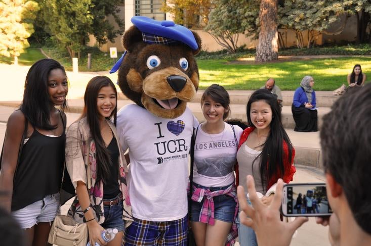 Students taking a picture with Scotty the Bear