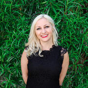 Jenna LeComte-Hinely headshot