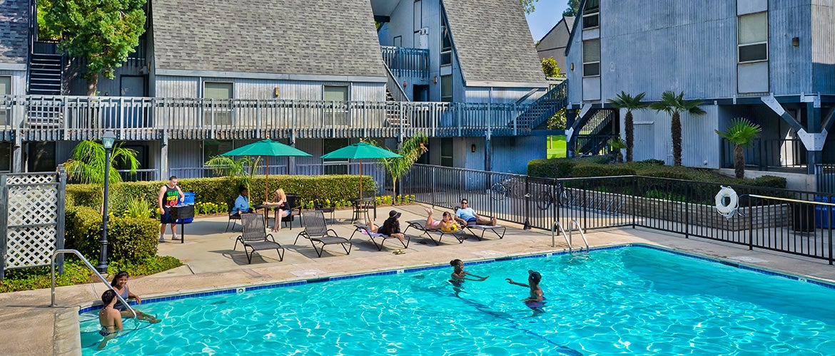 Bannockburn apartments pool