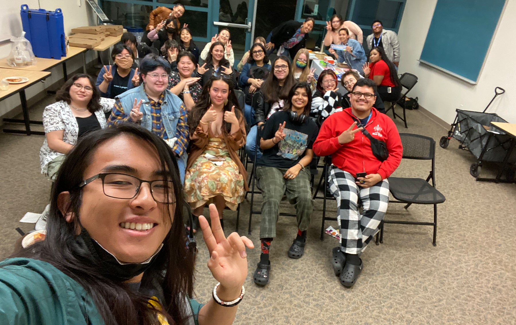 Stonewall students giving peace sign