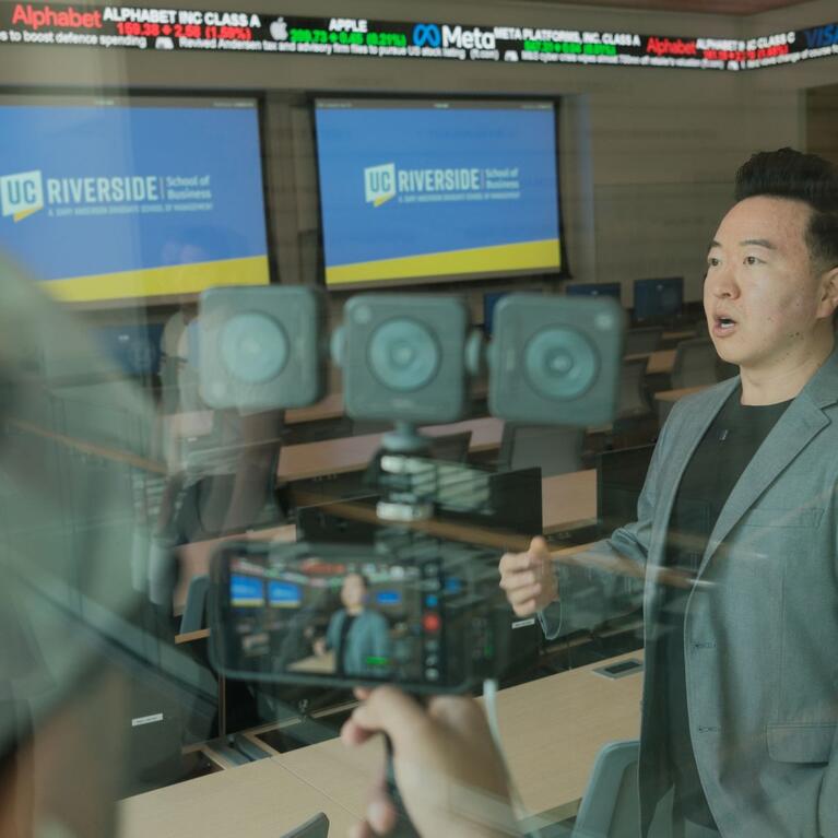 Rich Yueh at School of Business lab