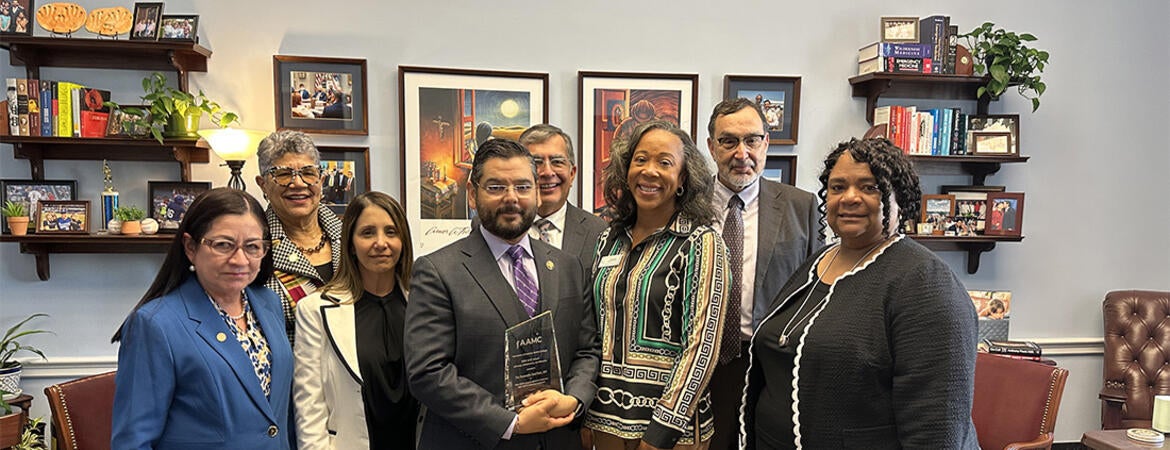 Raul Ruiz receiving the award