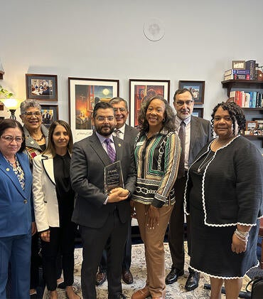 Raul Ruiz receiving the award