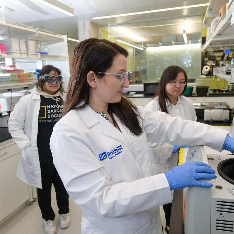 Dr. Heinrich in her lab