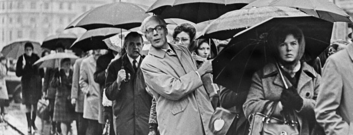 impatience queue of bus riders