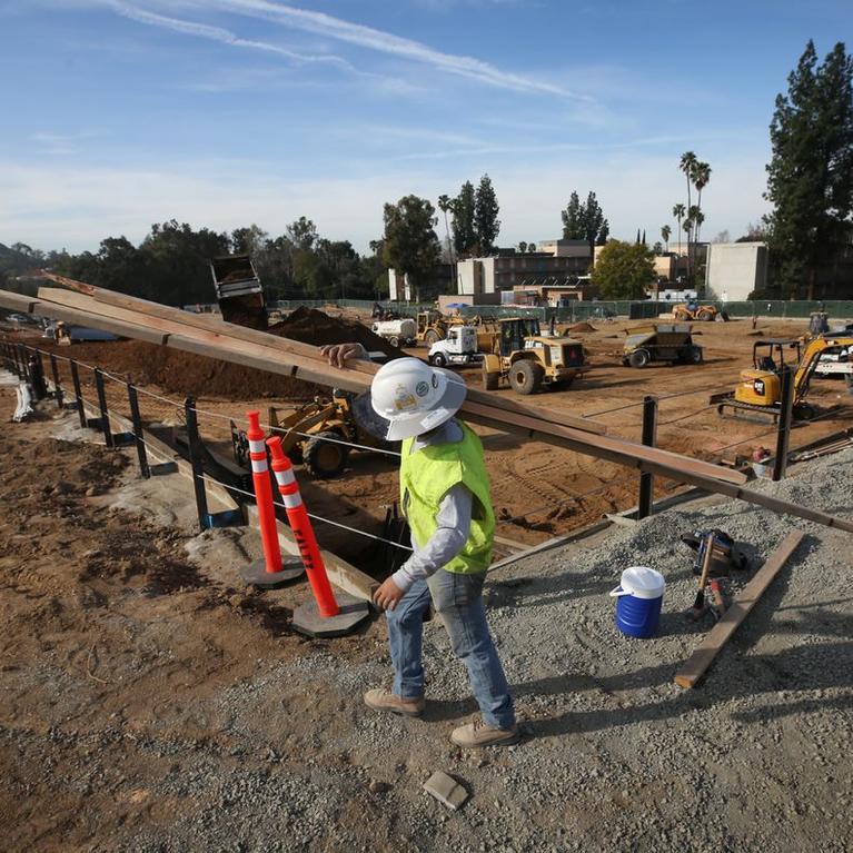 Construction worker at Dundee-Glagow