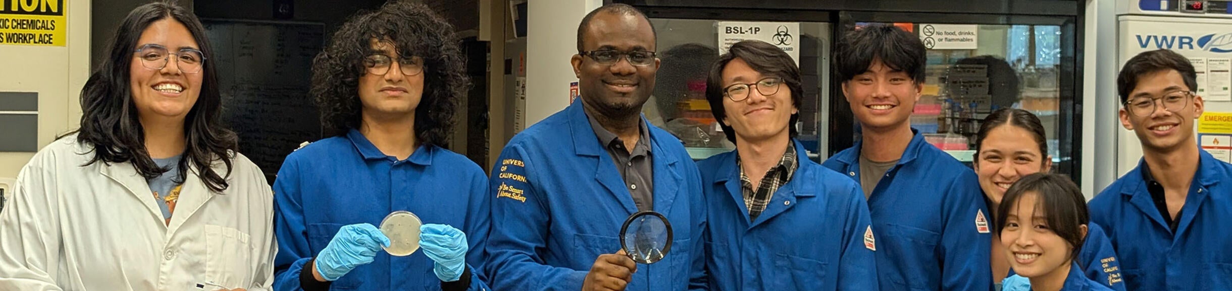 Group photo in the lab