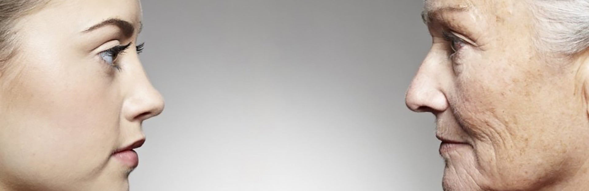 Young woman and older woman facing each other / pixabay.com