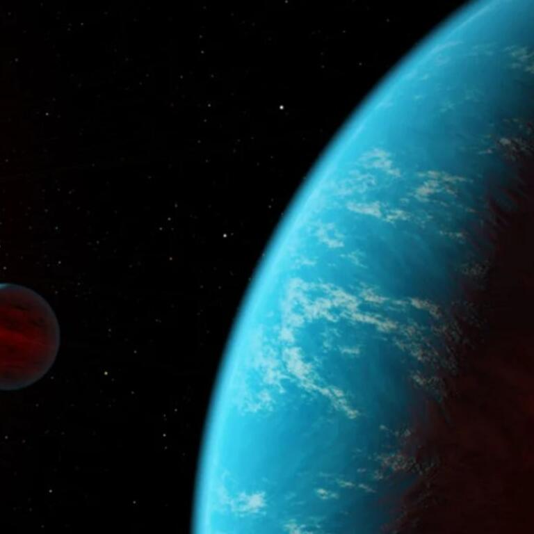 Image of the solar system with the sun and orbiting planets.