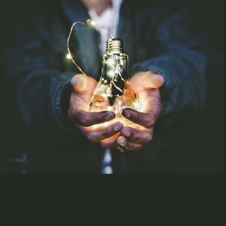 hands holding a glowing lightbulb (c) Riccardo Annandale unsplash