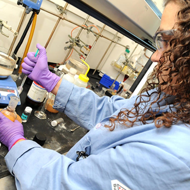 student in chemistry lab (c) UCR / CNAS