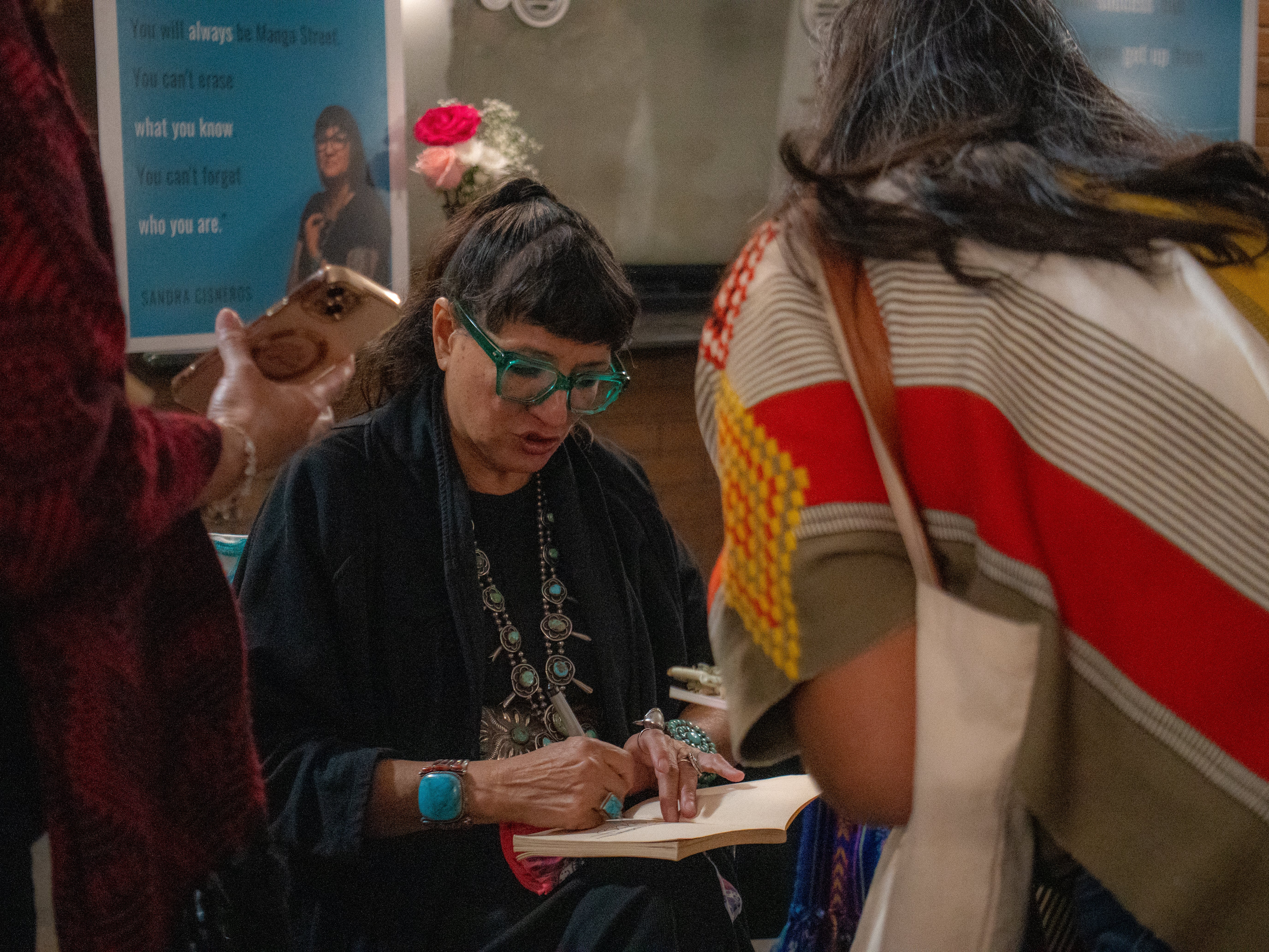 Sandra Cisneros signs autographs