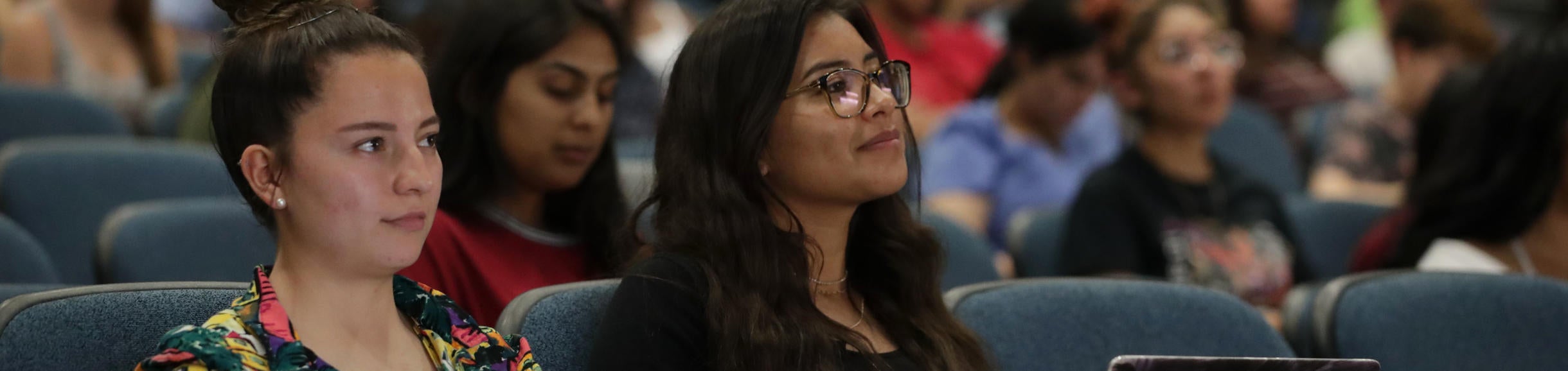 students in UNLH 1000