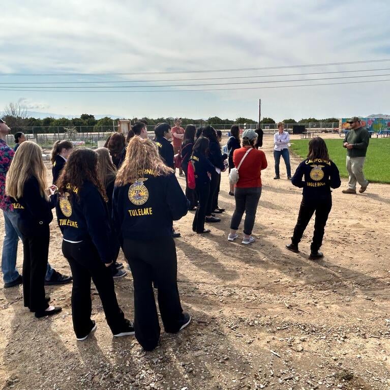 FFA students tour R'Garden