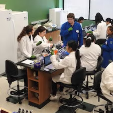 Dynamic Genome Project students conducting research