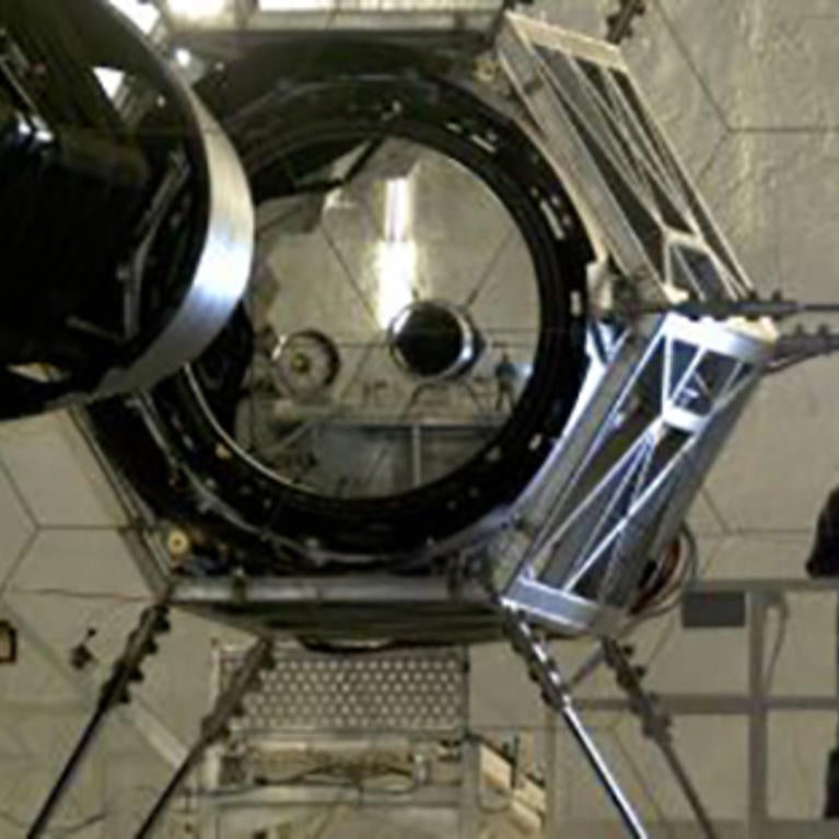Siana inside a telescope mirror (c) Barbara Schaefer / Keck Observatory