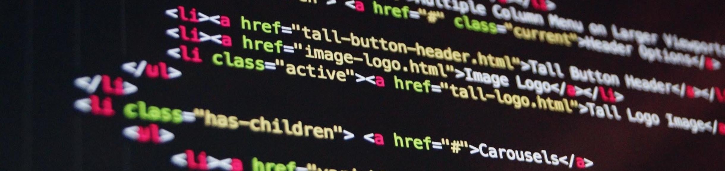 Lines of bright code on screen / pixabay.com