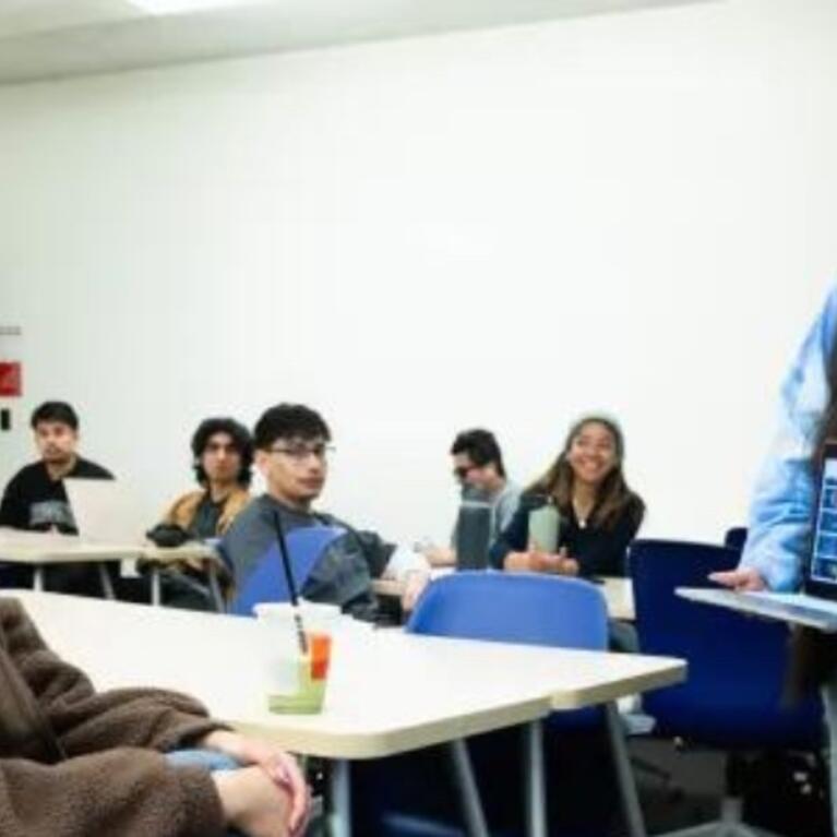 Jennifer Ibarra leads class