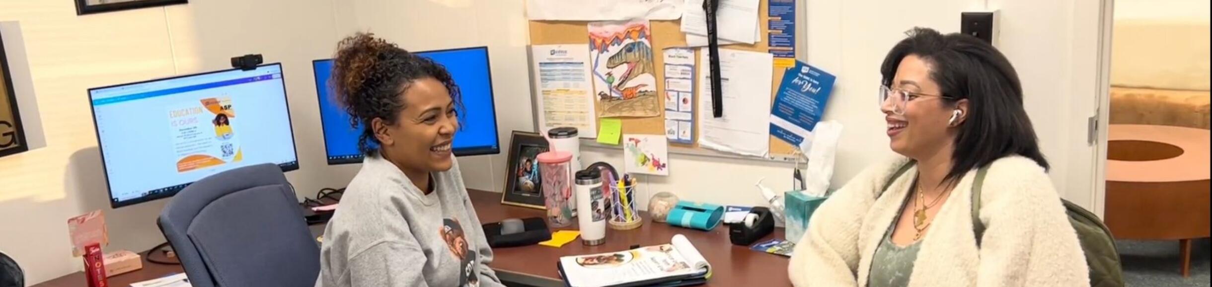 Student speaking with advisor