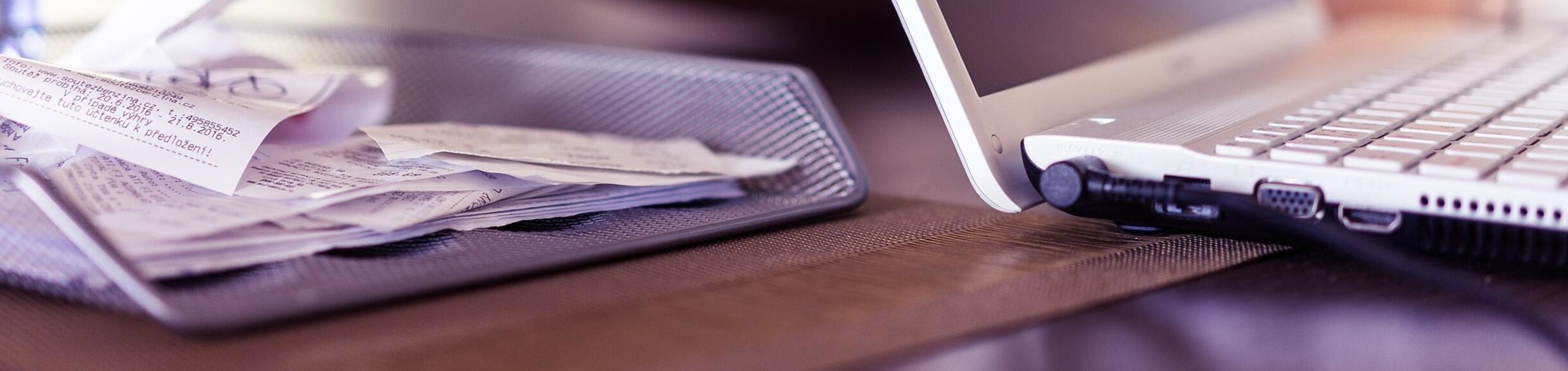 receipts-computer-ga7b535f3b