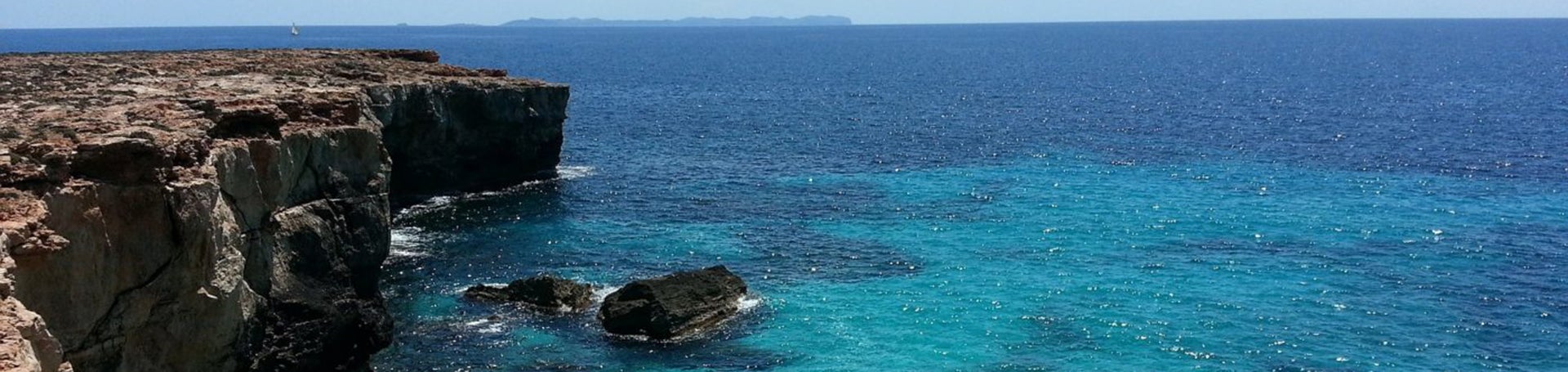 Image of cliff at the ocean in Malorca