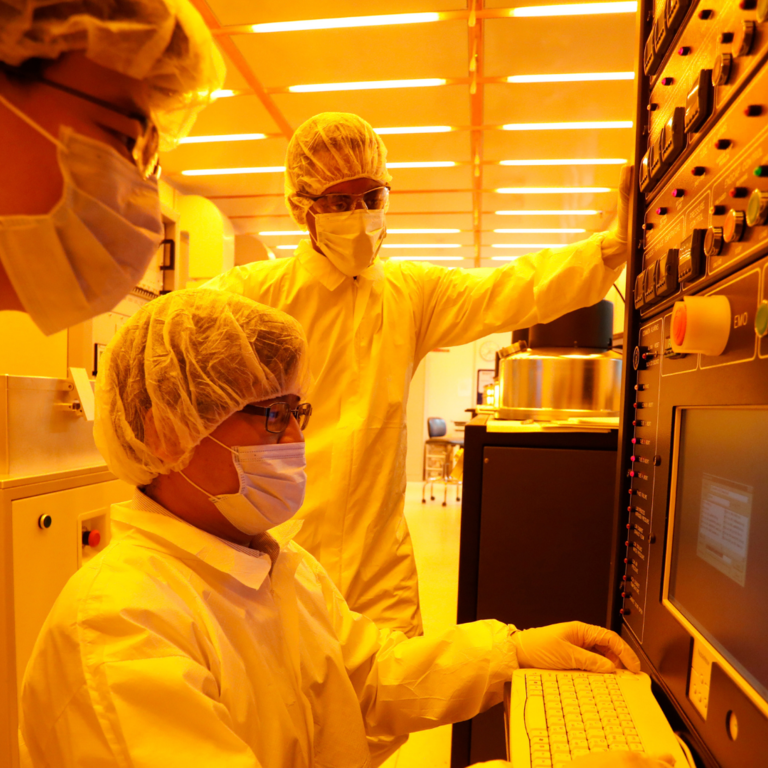 cleanroom lab workers