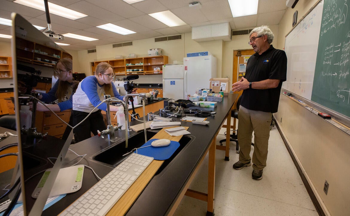 Richard Cardullo takes part in an experiment as part of his human physiology laboratory course, which he was teaching remotely.