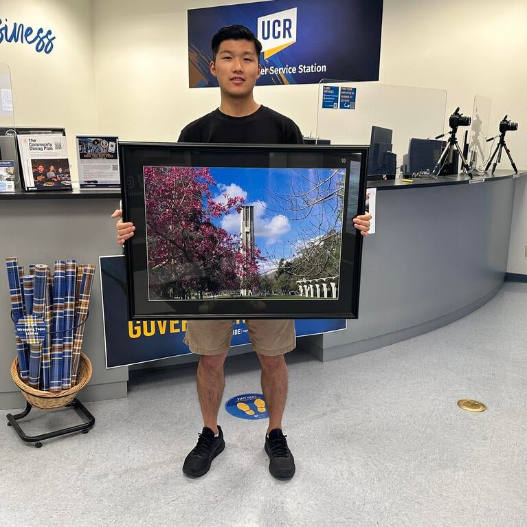 Han Li R'Card Contest Winner with framed winner