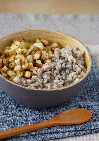 bowl of cooked barley