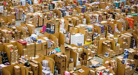 Black Friday shopping/Getty Images