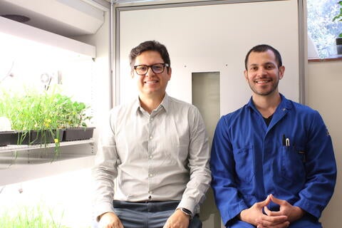 Giraldo and Castillo in the lab