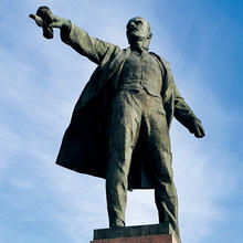 Putin statue